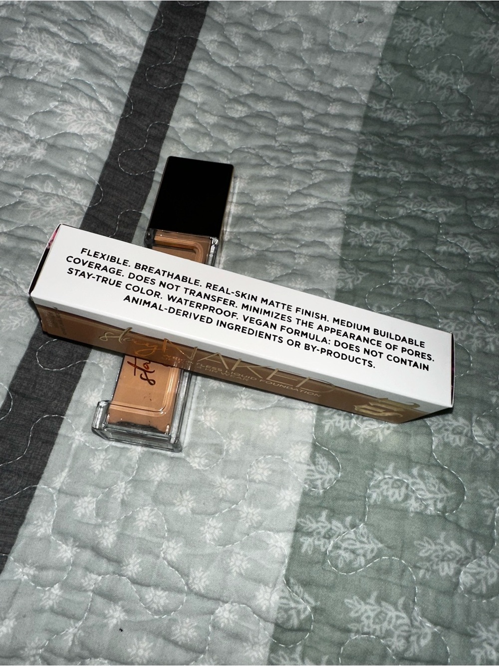 Urban Decay Stay Naked Liquid Foundation - 40CP - Picture 5 of 5
